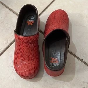 Red Moray slip resistant clog
